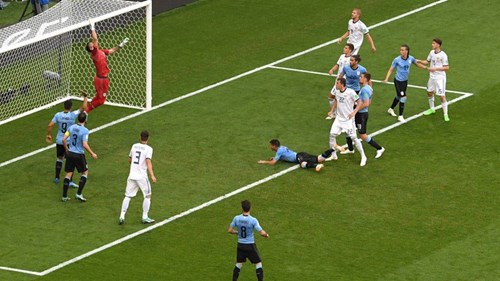 Highlights: Thắng Nga '3 sao', Uruguay giành ngôi đầu bảng A