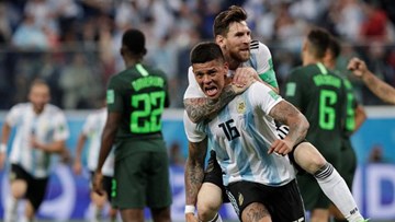 Highlights: Messi, Rojo giúp Argentina giành vé vòng 1/8 ngoạn mục