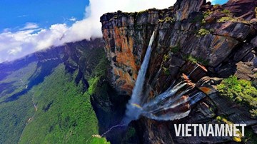 Leo thác nước cao nhất thế giới tìm chốn tiên cảnh giữa dương gian