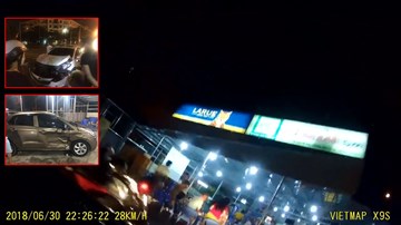 Ôtô lao thẳng vào quán nhậu, hàng chục người tháo chạy tán loạn