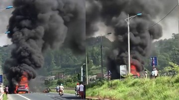 Xe container bỗng nhiên bốc cháy rực đỏ trên quốc lộ 1A