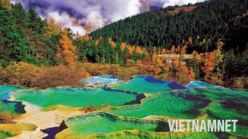 #LET'SGO: Đến thung lũng có hàng trăm hồ nước nóng đủ màu ở Trung Quốc