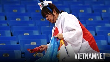 'Tinh thần Nhật' rực sáng trên khán đài sau trận thua lịch sử
