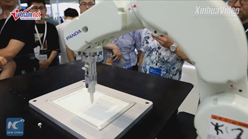 Robot thông minh đáng kinh ngạc, ký hoạ chân dung chỉ trong 2 phút