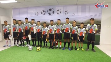 Đội bóng Thái Lan bình phục thần kỳ, chơi bóng trước họp báo