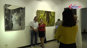 Ngắm ảnh nude nghệ thuật trong triển lãm ảnh khoả thân đầu tiên ở Hà Nội
