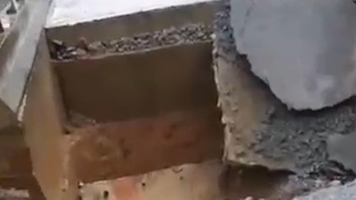 Khoảnh khắc kinh hoàng khi lũ cuốn sập cả cầu bê tông ở Phú Thọ