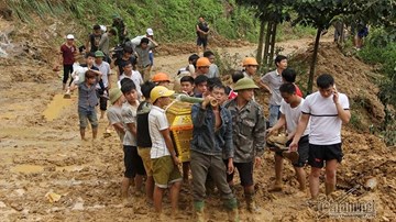 Trèo đèo, lội suối đưa thi thể Phó bí thư xã bị lũ cuốn trôi về an táng