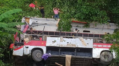 Xe giường nằm lao vực sâu ở Cao Bằng, ít nhất 4 người tử vong