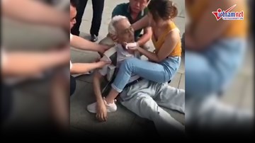 Cô gái trẻ hô hấp, hồi sức cứu cụ ông từ tay 'tử thần' ngoạn mục