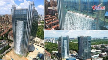 Thác nước cao nhất thế giới giữa trung tâm thành phố