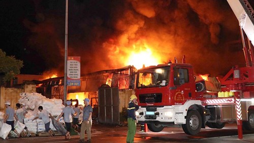 Chợ Gạo Hưng Yên bị thiêu rụi sau vụ cháy kinh hoàng giữa đêm