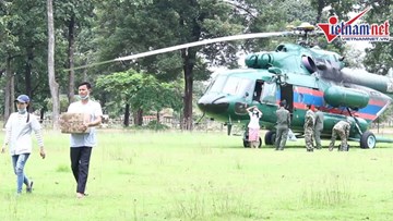 Vỡ đập ở Lào: Hình ảnh độc quyền trực thăng cứu trợ liên tục lên xuống