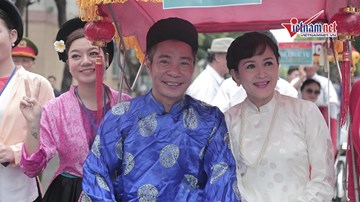 'Bắc Đẩu' Công Lý diện áo the khăn xếp trong hôn lễ truyền thống