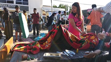 Hàng chục thương vong trong trận động đất mạnh ở đảo du lịch của Indonesia