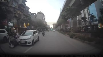 Hà Nội: Xe 'điên' đâm va nhiều người từ phố Hoàng Cầu sang Hoàng Đạo Thuý
