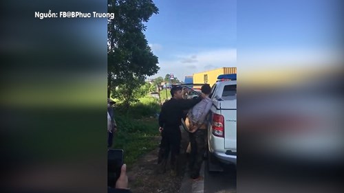 Cảnh sát vây bắt ôtô nghi chở ma túy như phim hành động