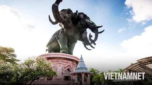 Ghé thăm bảo tàng 'voi ba đầu' khổng lồ ở Thái Lan