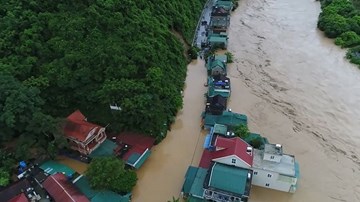 Nước lũ cuồn cuộn từ góc nhìn trên cao đổ về Kỳ Sơn, Tương Dương, Con Cuông