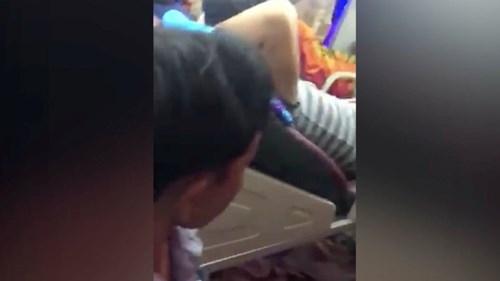 Phản ứng khi thấy phụ xe say xỉn, hành khách bị đánh và đuổi xuống đường