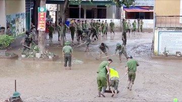 Nghệ An: Lũ chồng lũ, nhiều nơi vẫn ngập trong biển nước
