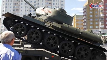 Xe tăng Nga lật nhào trong lễ duyệt binh có ông Putin tham dự