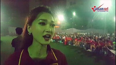 Top 10 Hoa hậu Hoàn vũ Nguyễn Ngọc Nữ vỡ oà trước bàn thắng của Văn Toàn