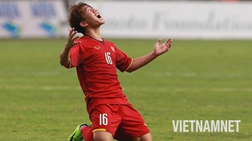 Xem lại cú sút phạt 'thần sầu' của Minh Vương vào lưới Hàn Quốc