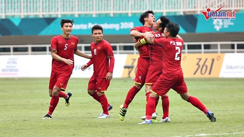 Xem lại pha chuyền bóng cực đẹp giúp Văn Quyết ghi bàn gỡ hoà