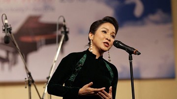 Điều Còn Mãi 2018: Mỹ Linh hát 'Hà Nội mùa thu'