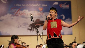 Điều Còn Mãi 2018: Mạnh Dũng hát 'Tháng 3 Tây Nguyên'