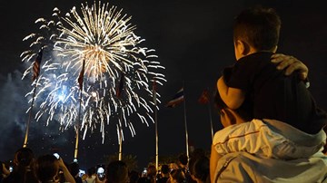 Pháo hoa rực sáng trên bầu trời Sài Gòn mừng Quốc Khánh