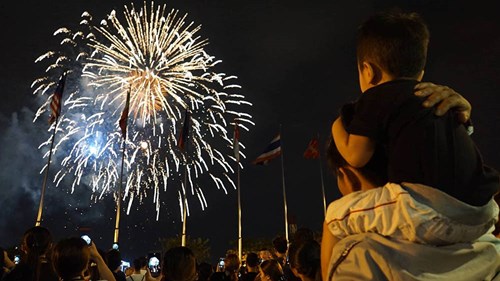 Pháo hoa rực sáng trên bầu trời Sài Gòn mừng Quốc Khánh