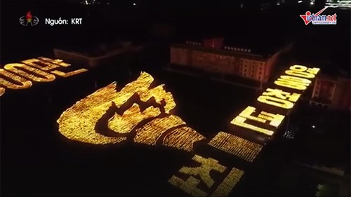 Mãn nhãn với màn xếp hình bằng đuốc mừng Quốc Khánh của Triều Tiên