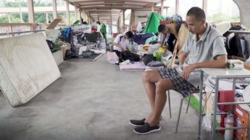 Cuộc sống 'thượng lưu' của những cư dân trên cây cầu bỏ hoang ở Hong Kong