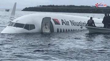 Máy bay chạy quá đường băng, phi thẳng xuống biển