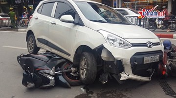 Tai nạn liên hoàn 7 xe trên phố Hà Nội