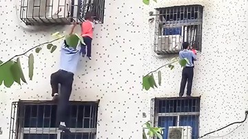 Người đàn ông giải cứu bé trai lọt qua khung sắt lơ lửng giữa không trung