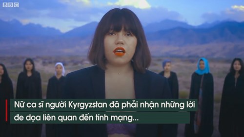 Nữ ca sĩ bị dọa giết vì ăn mặc gợi cảm trong MV ca nhạc