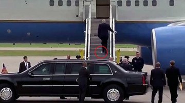 Tình huống trớ trêu khiến TT Trump trở thành chủ đề đàm tiếu của dân Mỹ