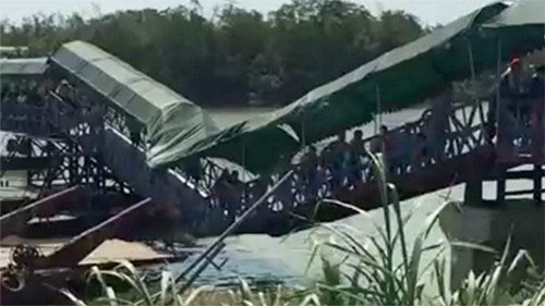 Cầu sập, người dân Trung Quốc vẫn rầm rập đi qua