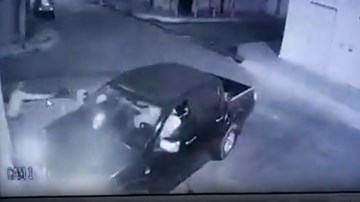 Cướp ô tô bất thành, tên cướp bị nạn nhân bắn gục tại chỗ