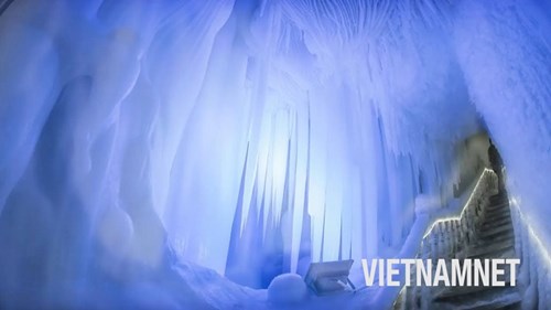 Chốn tiên cảnh trong động băng 3 triệu năm tuổi không tan giữa ngày hè