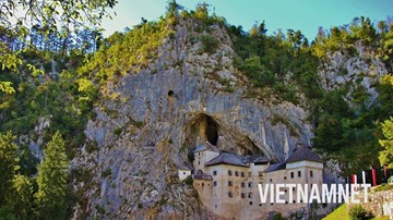 Khám phá lâu đài Robin Hood 'ẩn mình' trong vách núi cheo leo
