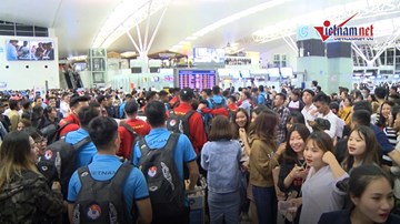 Tuyển Việt Nam lên đường sang Hàn Quốc tập huấn trước AFF Cup