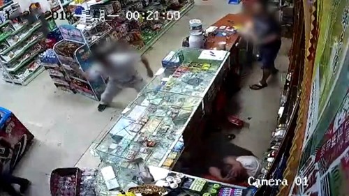 Gọi hội tới đập phá siêu thị vì nghi mua phải thuốc lá giả