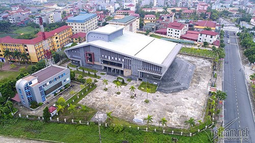 Sân khấu nhà hát trăm tỉ ở Hà Nội chưa bao giờ lên đèn