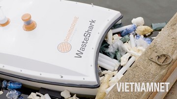 Cỗ máy 'cá mập' không người lái gom rác thải trên sông, hồ siêu nhanh