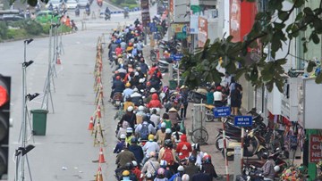 Ngày rối loạn phố Kim Mã: Xế hộp ngỡ ngàng, xe máy chen nhau hít khói