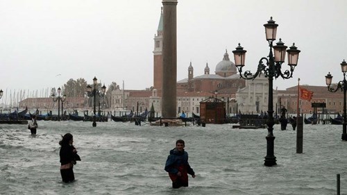 Venice 'chìm' trong triều cường cao bất thường